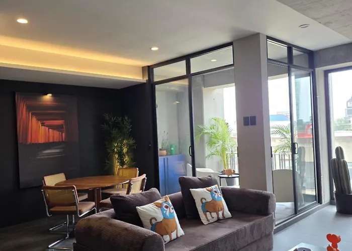 View Of The Monument, Terrace, Gym, Co-working Space Apartment