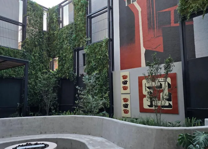 View Of The Monument, Terrace, Gym, Co-working Space Apartment